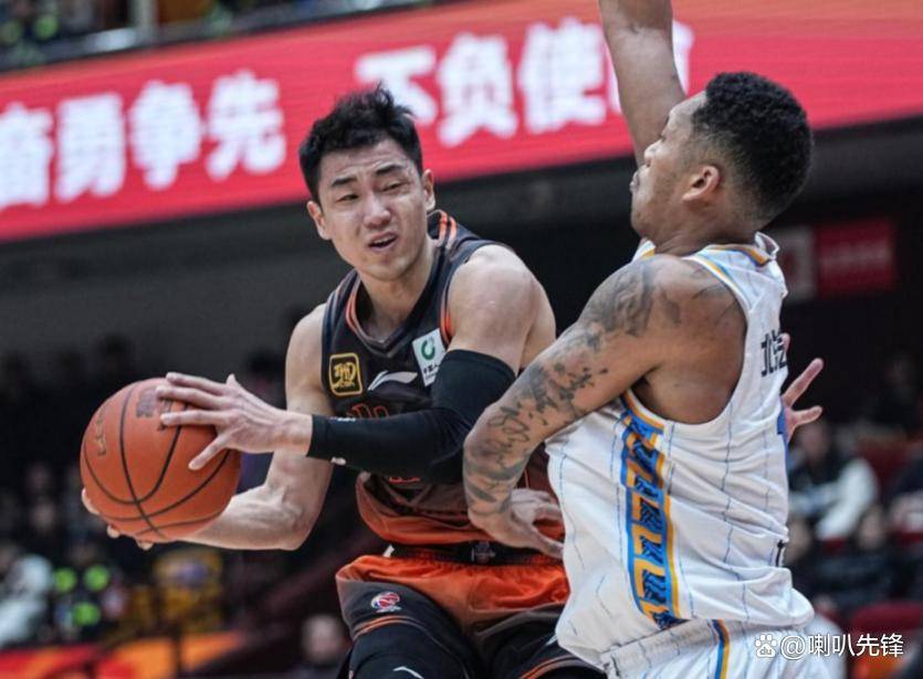 包含转会期意甲传出新动向，山东男篮主帅复盘，管理层表态——引发热议，赛季目标并未改变的词条