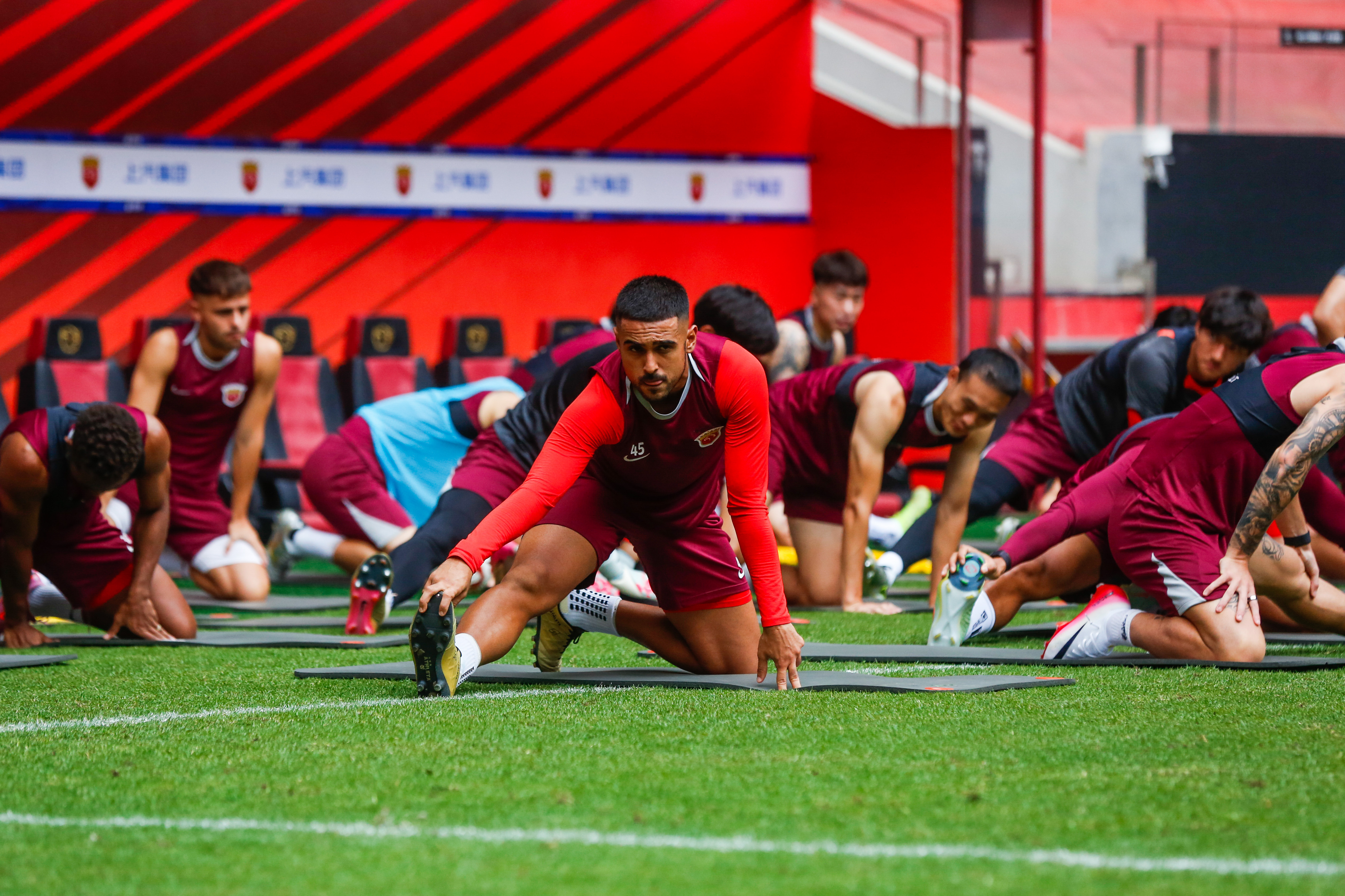 包含上海海港发布备战花絮，赛前复出首秀，德国杯任务艰巨，控场能力受关注的词条-开云官网登录